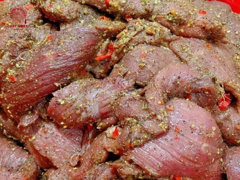 Cách làm thịt lợn gác bếp bằng lò nướng - ướp thịt